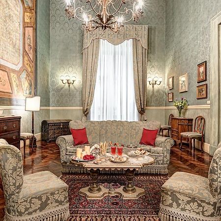 Arthouse Lady Marys Tribunali Luxury Suite Naples Extérieur photo