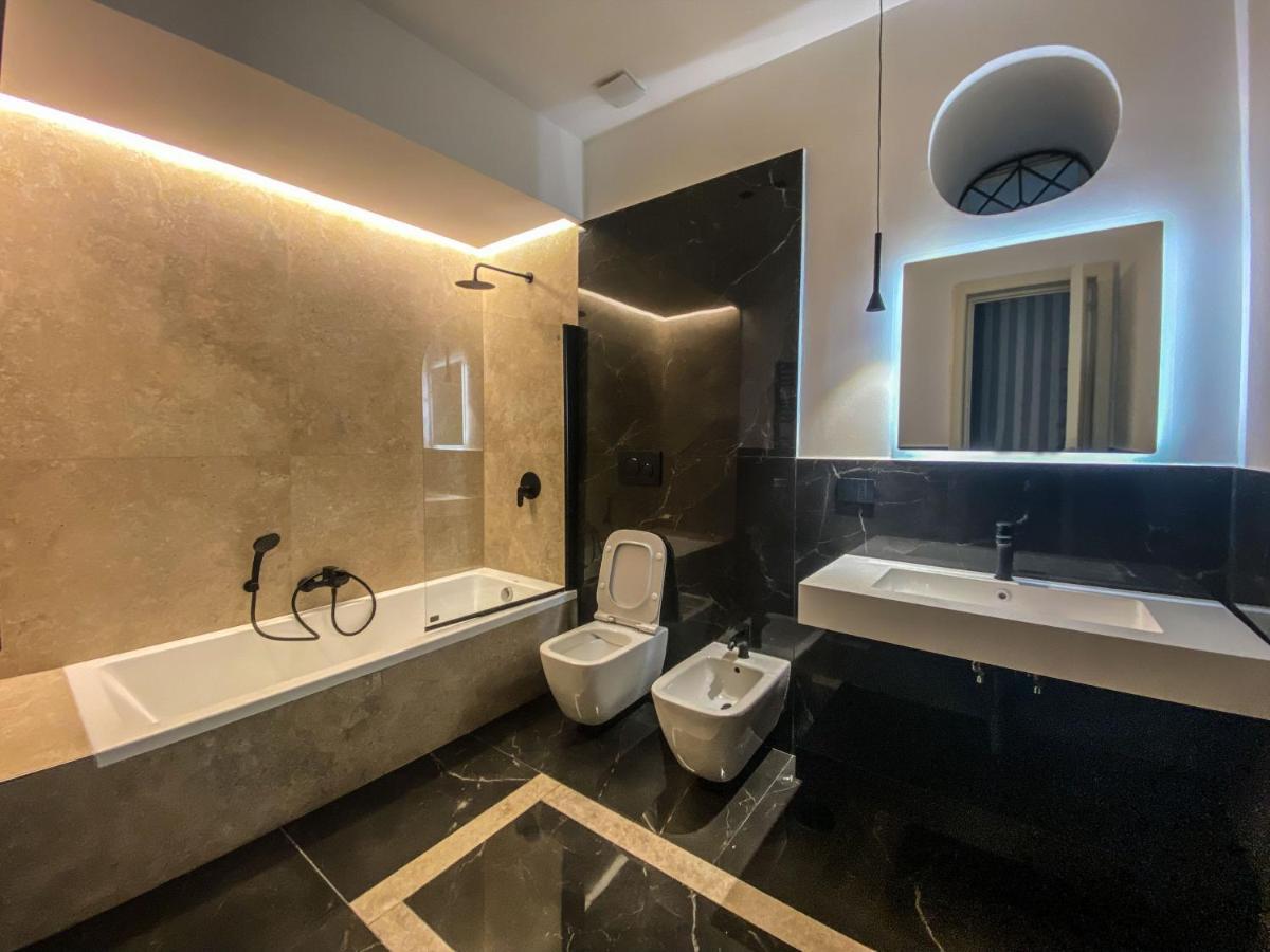 Arthouse Lady Marys Tribunali Luxury Suite Naples Extérieur photo