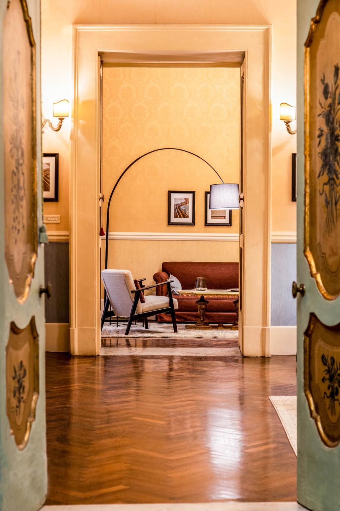 Arthouse Lady Marys Tribunali Luxury Suite Naples Extérieur photo