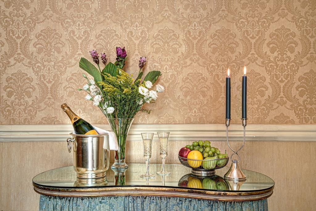 Arthouse Lady Marys Tribunali Luxury Suite Naples Extérieur photo