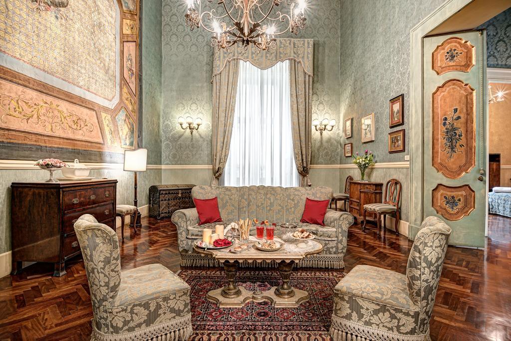 Arthouse Lady Marys Tribunali Luxury Suite Naples Extérieur photo